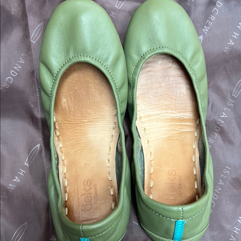 Tieks Olive Leather Ballet Flats. Size 7. LOW Price.  FIRM